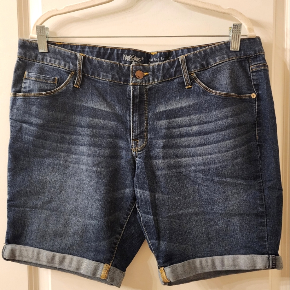 Mossimo Mid-Rise Bermuda Women's Jean Shorts - Size 16